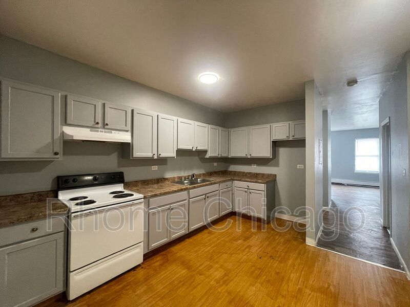 Charming - 3BD/1.5BA in South Shore! property image