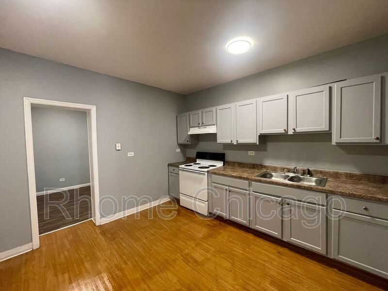 Charming - 3BD/1.5BA in South Shore! property image