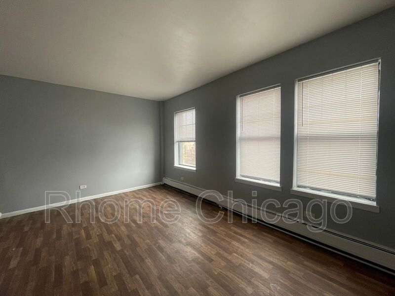 Charming - 3BD/1.5BA in South Shore! property image