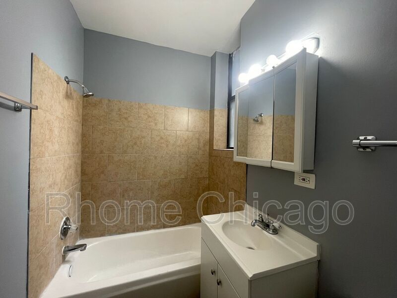 Charming - 3BD/1.5BA in South Shore! property image